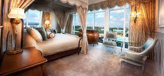 I Want To Stay Here Fairytale Suite At Disneyland Elegant Master Bedroom With Canopied 4 Poster Bed Disne Disneyland Hotel Elegant Master Bedroom Suites