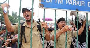 We did not find results for: Hanya Karena Upload Slip Gaji 700 Ribu Untuk 4 Bulan Di Facebook Guru Honorer Ini Dipecat Radar Pekalongan Online