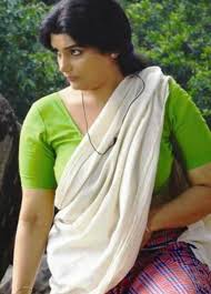 Indian latest aunties saree removing photos | hot aunties photo. Saree Below Navel Photos Swetha Menon Belly And Navel Pics In Lungi And Blouse Photos Malayalam Actress Indian Actresses Swetha Menon Actresses