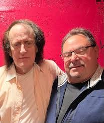 Andy Mott's Instagram, Twitter & Facebook