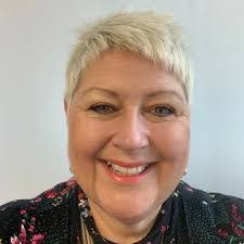 Colette Wells's Instagram, Twitter & Facebook