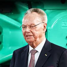 Arburg's Senior Partner Joins the Plastics Hall of Fame