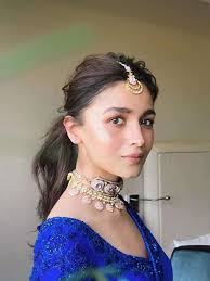 But now there are side maang tikka available. Festive Hairstyles For Diwali Femina In