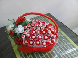 Gubahan hantaran coklat daq lynn kota warisan. Gubahan Coklat Bakul Tema Merah Hantaran Coklat Doorgift Facebook