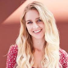 Nicole Lanham's Instagram, Twitter & Facebook