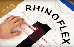 Anda juga dapat mengatur ukuran dan posisi desainnya sesuai keinginan anda, hasilnya seperti ini : Cara Memindahkan Gambar Ke Baju Di Photoshop Rhinotec Co Id
