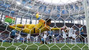Hugo lloris, né le 26 décembre 1986 à nice, est un footballeur international français qui évolue au poste de gardien de but à tottenham hotspur. Video La Parade Completement Folle De Hugo Lloris Pour Sauver La France Contre L Uruguay Eurosport