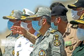 در اين هنگام آريوبرزن دلاور ايراني در كمين اسكندر بر بالاي گذرگاه نشسته بود تا او را در دام اندازد. Ø¥ÙŠØ±Ø§Ù† ØªØ¬Ø±Ù‰ Ù…Ù†Ø§ÙˆØ±Ø© ÙÙ‰ Ù‡Ø±Ù…Ø² ÙˆØªÙˆØ¬Ù‡ ØªØ­Ø°ÙŠØ±Ø§Øª Ù„Ø·Ø§Ø¦Ø±Øª Ø£Ù…Ø±ÙŠÙƒÙŠØ© ØµÙˆØ± ÙˆÙÙŠØ¯ÙŠÙˆ Ø§Ù„ÙŠÙˆÙ… Ø§Ù„Ø³Ø§Ø¨Ø¹