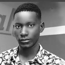 Aristide se te yon senp ti pè ki tap preche yon levanjil liberasyon, li  pran pouvwa a yo bal yon koudeta, tounenl tounen ou ta di son moun yo  fòmate, nan zye