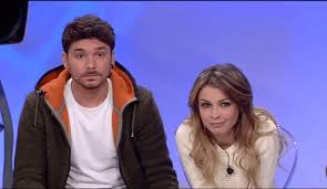 Ha deciso di non andare nella villa perché per lui è inutile allungare il trono, visto che è innamorato della sua scelta. Uomini E Donne Andrea Cerioli E Valentina Rapisarda In Crisi Televisionando