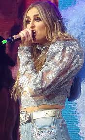 Another little mix singer is expecting! Perrie Edwards Height How Tall Is Perrie Edwards