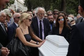 Ο αλέξανδρος λυκουρέζος έχει καταρρεύσει. Zwh Laskarh Sparaktikes Stigmes Sthn Khdeia Ths Dialymenos O Lykoyrezos H Sygklonistikh Stigmh Toy Apoxairetismoy