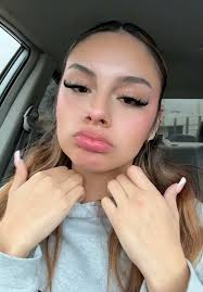 How to Wear Hair for Rauw Alejandro Girl