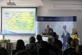 Északról szlovákia, északkeletről ukrajna, keletről és délkeletről románia, délről szerbia és horvátország, délnyugatról szlovénia. Konrad Adenauer Stiftung Alapitvany Magyarorszagi Irodaja Egysegben Az Ero
