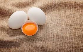 Sebutir telur mengandung 77 kalori, 6 gram protein dan 5 gram lemak baik. Berbagai Manfaat Kuning Telur Dan Tips Sehat Mengonsumsinya Alodokter