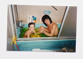 Here is ron wood's obituary. Mit Ron Wood In Der Badewanne Unveroffentlichte Bilder Der Rolling Stones Stern De