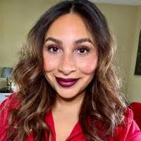 Luz Lora's Instagram, Twitter & Facebook