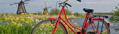 In castricum, die dorpstraat eine echte fahrradstraße. Radreisen Holland Bedeutende Stadte Und Natur Pur Am Ijsselmeer Berge Meer