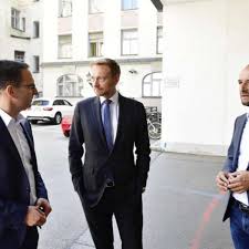 (fh) christian lindner obinger straße 31 83125 eggstätt. Christian Lindner Uber Hohen Tiefen Und Unterhemd Wahlplakate Niedersachsen
