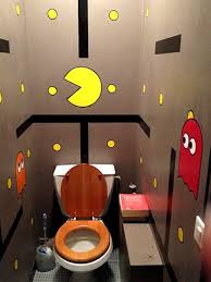 Ambiance Geek Assuree Avec Ces 38 Idees Entre Deco Insolite Et Originalite Decoration Toilettes Deco Toilettes Originales Deco Originale