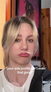 No Jawline Side Profile Streamer