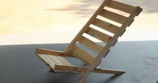 Repurpose Wooden Pallets Into Folding Chairs Pallet Chair Pallet Furniture Designs Pallet Furniture Plans