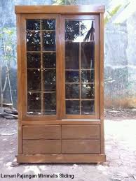 Model lemari pakaian kayu jati kaca ini sangat mewah. Ide Desain Lemari Pajangan Simple Desain Lemari Pajangan Minimalis Sliding Harga Lemari Pajangan Minimalis Pintu Seliding Lemari Paj Minimalis Lemari Desain