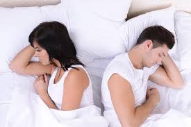 وضعي ة النوم قرب الزوج تكشف المستور مجلة الجميلة