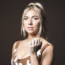 Annie Lederman's Instagram, Twitter & Facebook