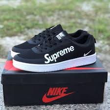 Mana tidaknya, kasut putih bertukar warna 'belacan' walaupun baharu hari pertama sekolah. Kasut Hooray Out Now Nike Supreme Black White Facebook