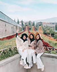 Baju couple keluarga menjadi pilihan bagi sebagian orang dimomen lebaran 2021. 17 Ide Ootd Bareng Sahabat Sahabat Gaya Ootd