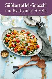 Susskartoffel Gnocchi Mit Blattspinat Und Feta Rezept Rezept Susskartoffel Gnocchi Gnocchi Vegetarisch Kochen