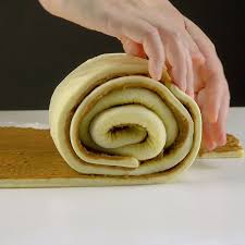 Riesige Zimtschnecke Aus Der Pfanne Zimtschnecken Kuchen Einfacher Nachtisch Lecker