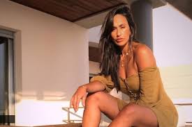 She began modelling at age 22, before becoming a television presenter for the portuguese youth television show sic altamente, on channel sic. Georgina Rodriguez Ngambek Lihat Cristiano Ronaldo Asyik Pelukan Dengan Model Seksi