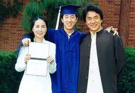 房仕龙(本名) / 陈港生(原名) / 元楼(前艺名). æž—å‡¤å¨‡è¢«æ›èŠ±è¿'äº¿ä¸ºå„¿å­è´­ç½®æˆ¿äº§æˆé¾™20äº¿èº«å®¶å…¨ç•™ç»™æˆ¿ç¥–å æ¯æ—¥å¤´æ¡