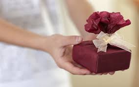 Zur einer hochzeit ein gutschein oder geld schenken. Was Schenkt Man Zur Hochzeit Der Geschenke Guide Gibt Tipps