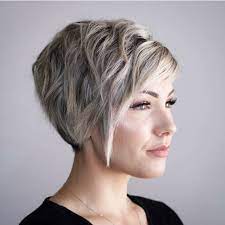 N'hésitez pas à partager l'article coupe cheveux court meche longuesi vous courte derrière et plus longue sur le devant, la coupe carré court plongeant suit la logique du dégradé, en jouant avec les longueurs. Coupe Courte Femme 2018 En 50 Coupes Courtes Feminines Et Glamour