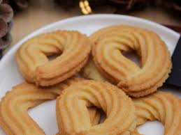 Faites macérer une nuit les fruits secs et les raisins dans 2 cuil. Les Meilleures Recettes D Alsace Et Bredele