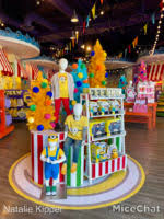 universal-studios-hollywood-minions-kevin-holiday-statue