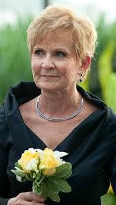 Brenda Warren's Instagram, Twitter & Facebook