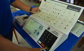 Como a reportagem mostrou no início do mês, a proposta de emenda à constituição (pec) do voto impresso tinha votos suficientes para avançar na comissão especial da câmara. Pec Do Voto Impresso Tem Apoio Da Maioria Em Comissao E Deve Avancar Na Camara