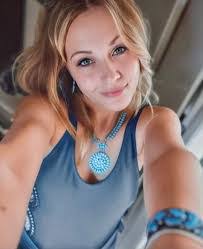 Summer Applegate's Instagram, Twitter & Facebook