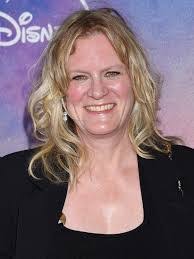 Robin Ernest's Instagram, Twitter & Facebook