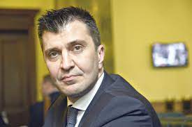 Mar 05, 2019 · srpski ministar je naveo da su slične obuke započete prošle godine i da su dale pozitivne rezultate, a da je ove godine predviđeno da 600 muškaraca starijih od 30 godina, koji nisu služili vojsku ili su odslužili u civilu, prođe specijalističke obuke i upozna se sa svim vidovima obrane zemlje. Ministar Ä'orÄ'evic Radnicka Prava Su Za Mene Sveto Pismo