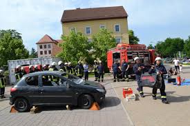 Paralleleinsatz tragehilfe rettungsdienst in droyßig abgearbeitet von. Feuerwehr Stadt Zeitz