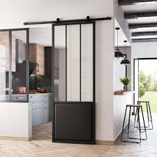 Porte Coulissante 33 Idees Originales Et Astucieuses Porte Coulissante Verriere Idee Deco Cuisine Porte Coulissante