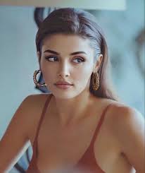 Young turkish actress has been active in showbiz since 2013. Hande Ercel Beautiful Girl Face Beautiful Women Faces Most Beautiful Faces