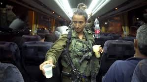 Jetzt hat »breaking the silence« erstmals aussagen von soldatinnen veröffentlicht. Israel Evakuiert Weisshelme Aus Syrien Gesellschaft Schweiz Israel