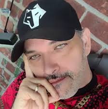 How do I get this saber off lock???