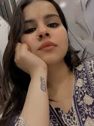 Butterflies in the caption, sparkle in the smile. 🦋, ., ., ., #explorepage  #pictureoftheday #smile #sunday